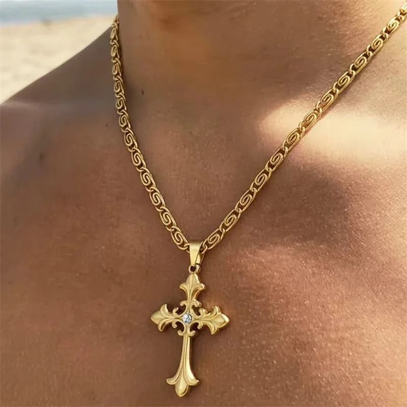 Metalna ogrlica s privjeskom križa